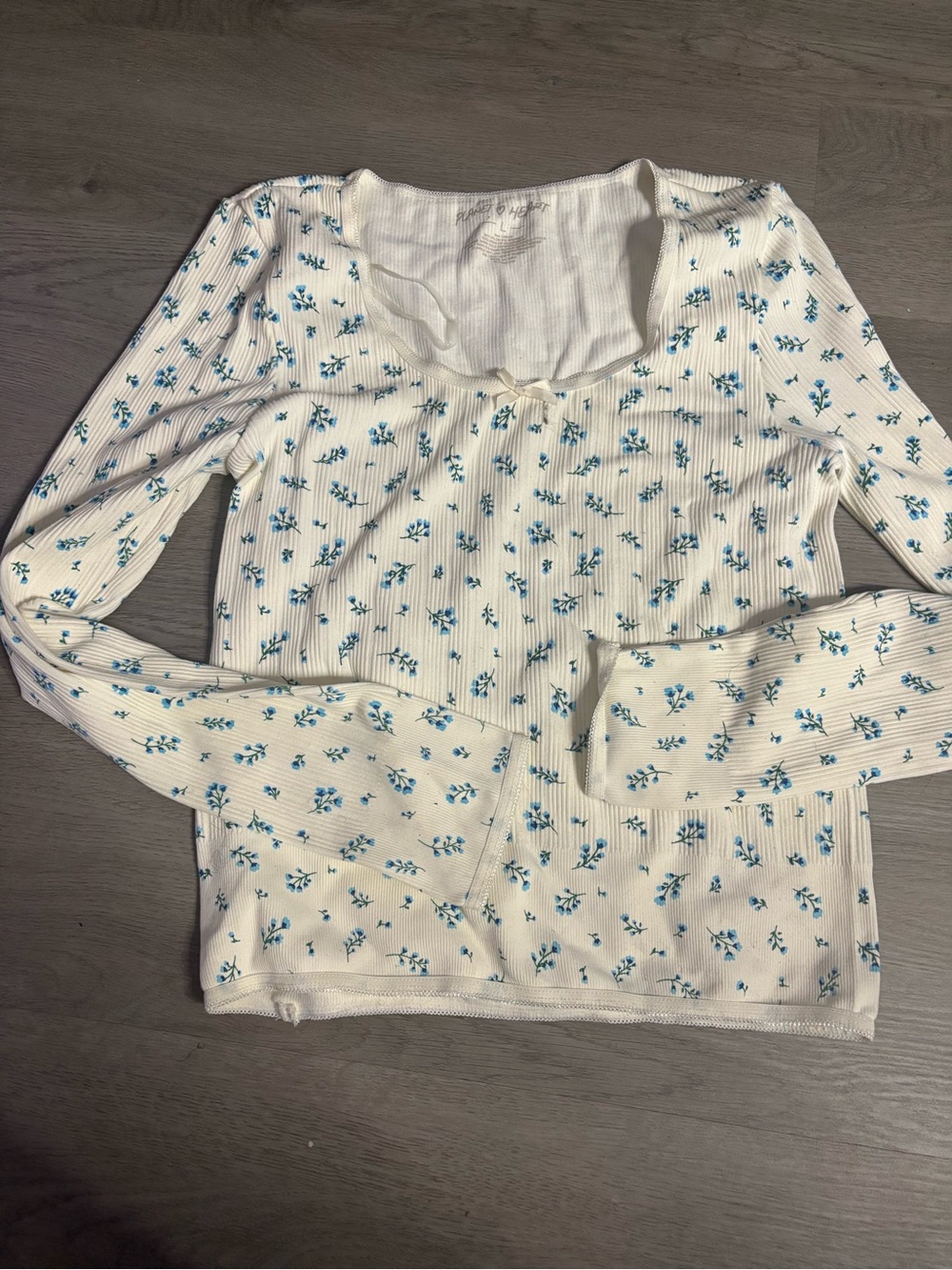 Women’s Cream Ribbed Floral Long-Sleeve Top - Blue Flower Print
